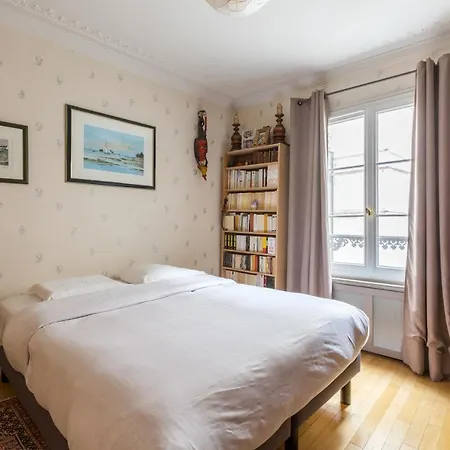 Veeve - Minutes From Elysees Palace